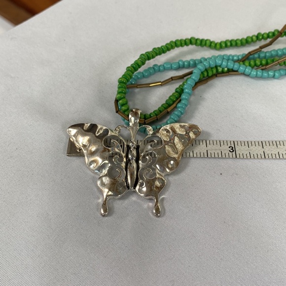Large shiny silvertone butterfly pendant necklace - Picture 8 of 9